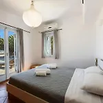 Divers Cycladic House Paros
